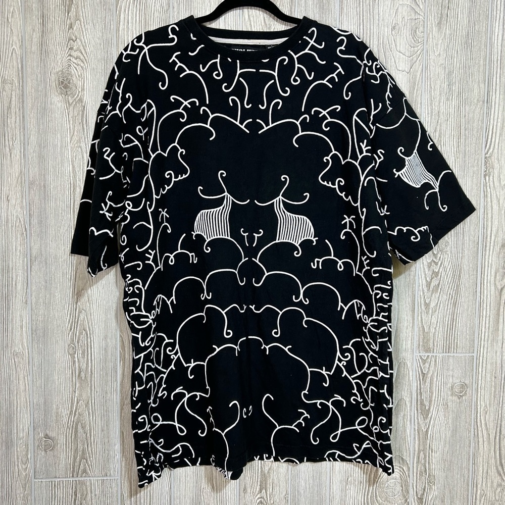 Evolution in Design Abstract Stylized Lion Cloud Design T Shirt Size Large